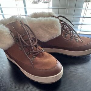 Koolaburra Tan Fur-Lined Winter Boots-super warm & comfy